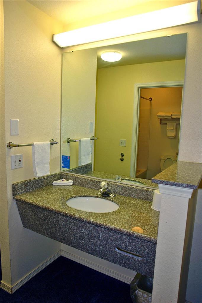 Motel 6 Portland Mall - 205 Room photo